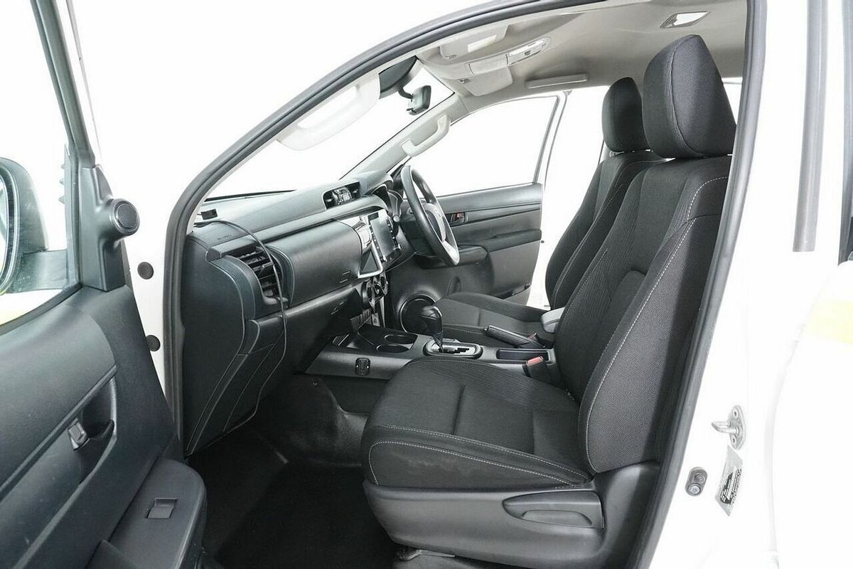 2021 Toyota Hilux SR (4x4) GUN126R Facelift 4X4