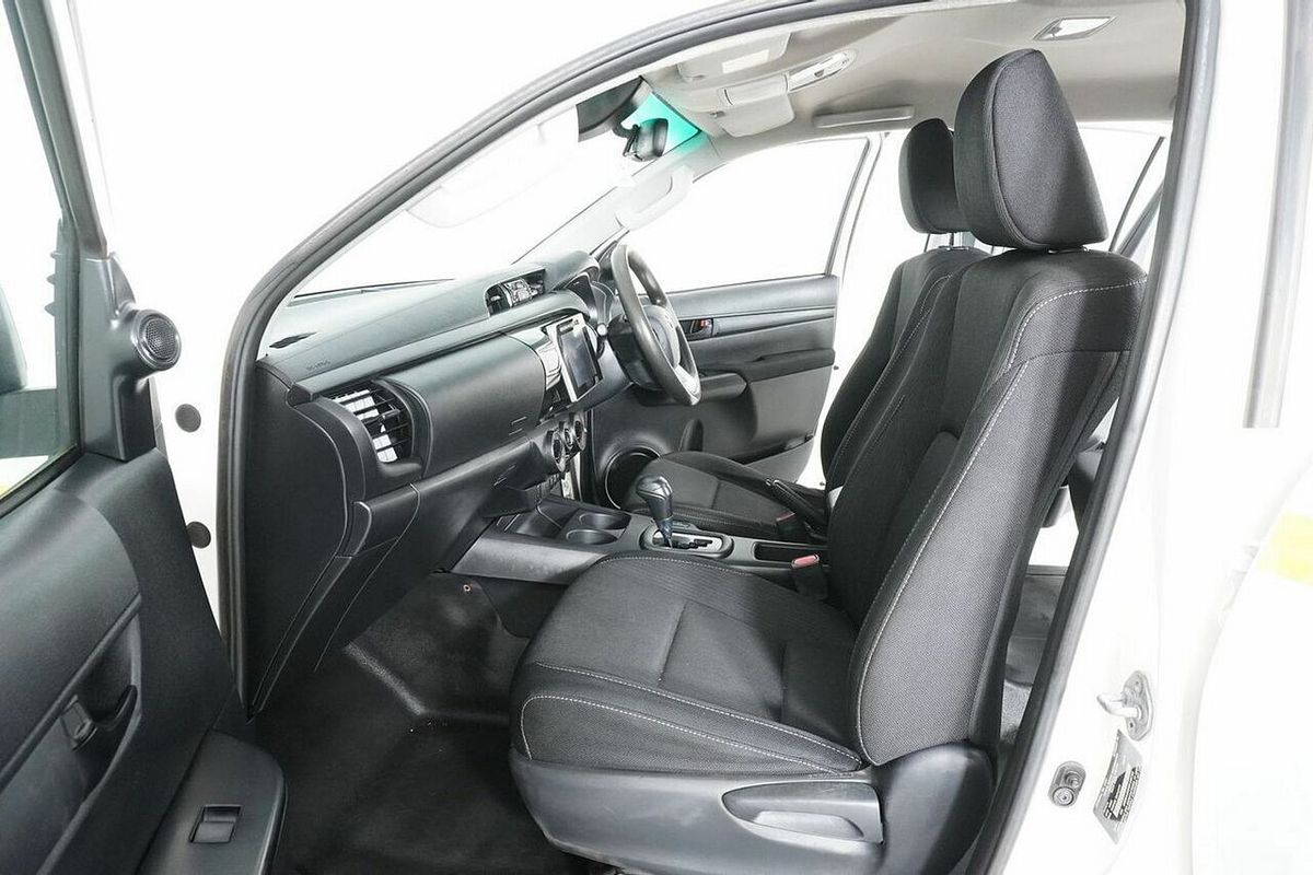 2020 Toyota Hilux SR (4x4) GUN126R Facelift 4X4