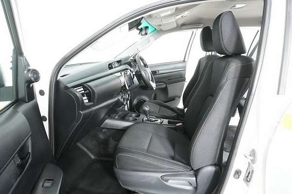 2020 Toyota Hilux SR (4x4) GUN126R Facelift 4X4
