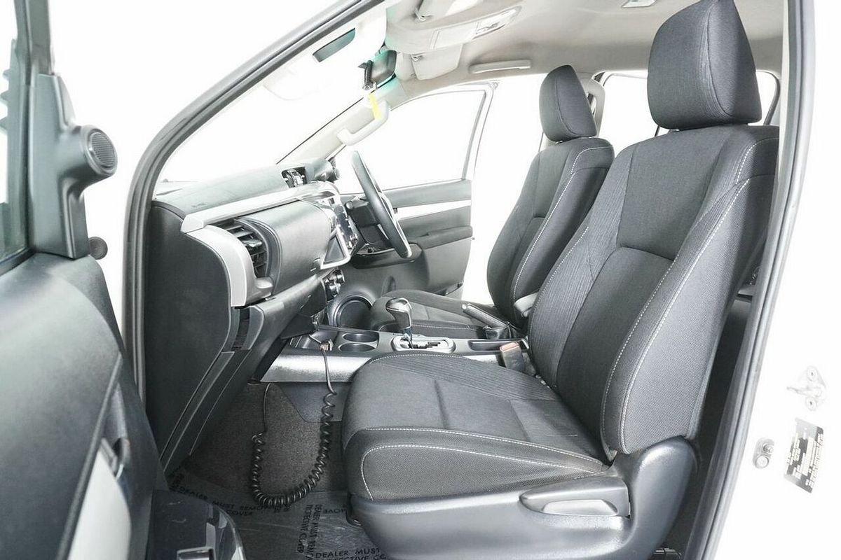 2021 Toyota Hilux SR5 (4x4) GUN126R Facelift 4X4