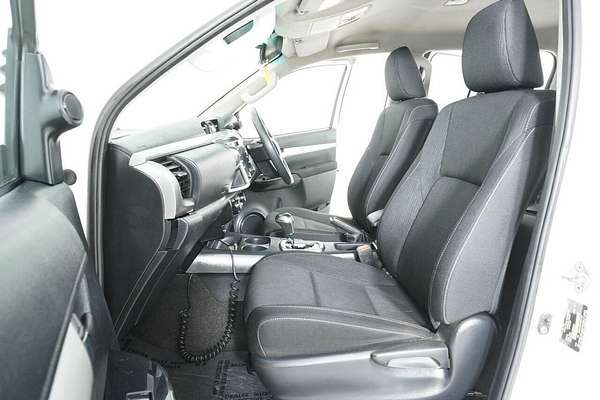 2021 Toyota Hilux SR5 (4x4) GUN126R Facelift 4X4