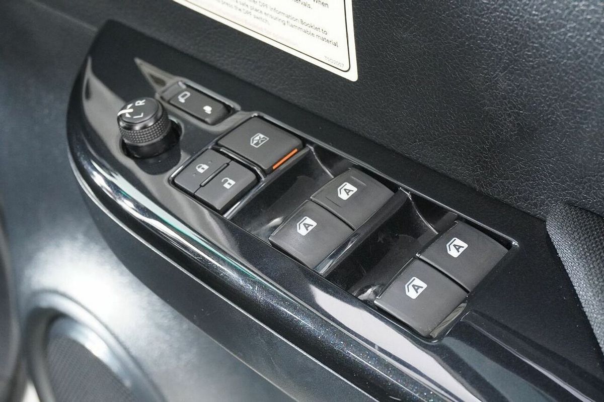 2021 Toyota Hilux SR5 (4x4) GUN126R Facelift 4X4
