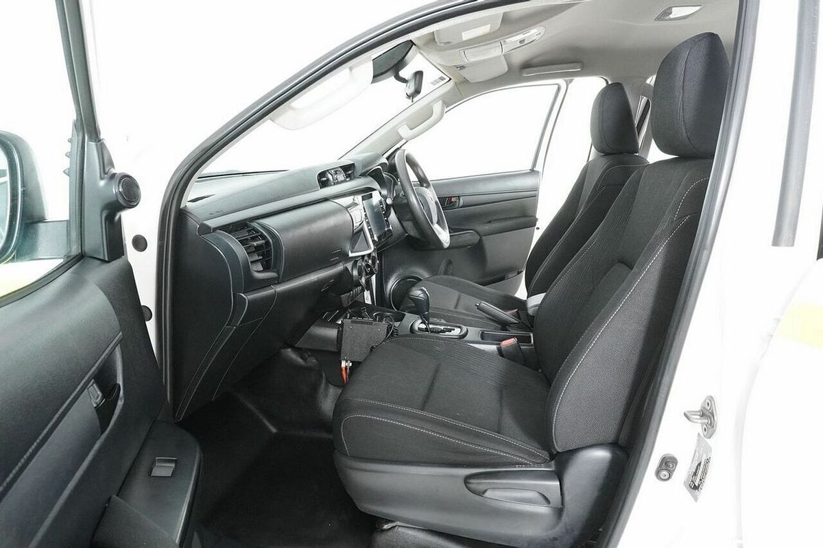 2020 Toyota Hilux SR (4x4) GUN126R Facelift 4X4