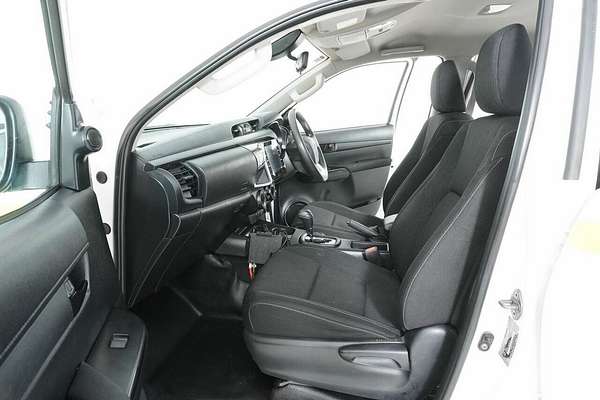 2020 Toyota Hilux SR (4x4) GUN126R Facelift 4X4