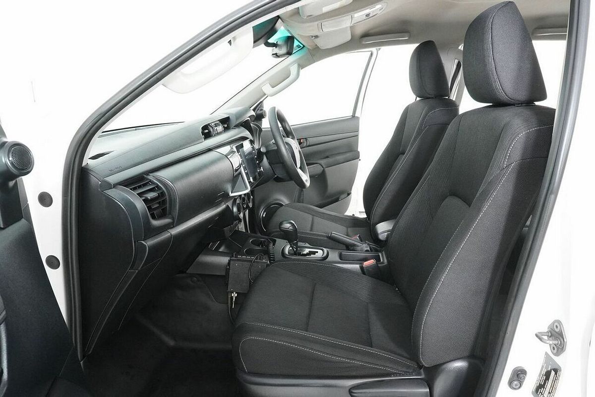 2020 Toyota Hilux SR (4x4) GUN126R Facelift 4X4
