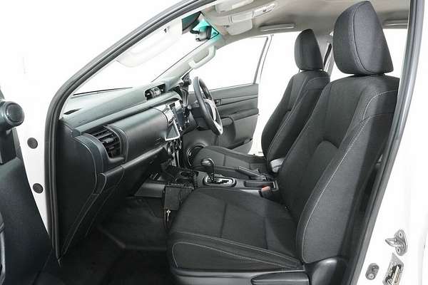 2020 Toyota Hilux SR (4x4) GUN126R Facelift 4X4