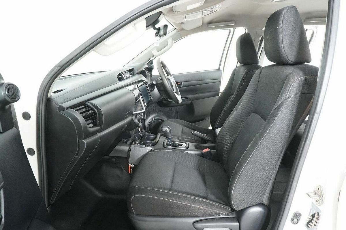 2020 Toyota Hilux SR (4x4) GUN126R Facelift 4X4