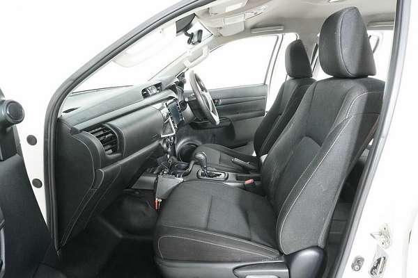 2020 Toyota Hilux SR (4x4) GUN126R Facelift 4X4