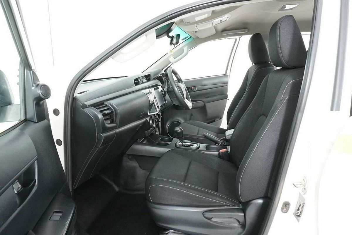 2020 Toyota Hilux SR (4x4) GUN126R Facelift 4X4