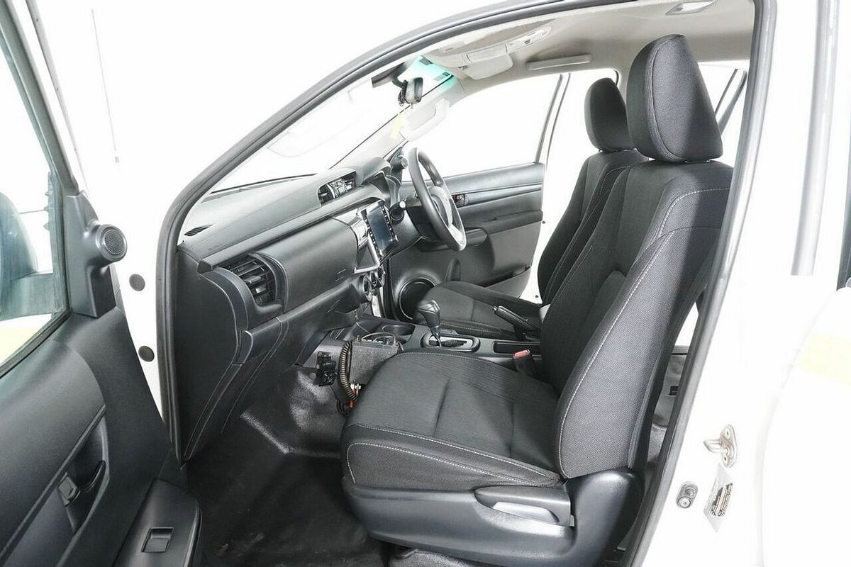 2020 Toyota Hilux SR (4x4) GUN126R Facelift 4X4