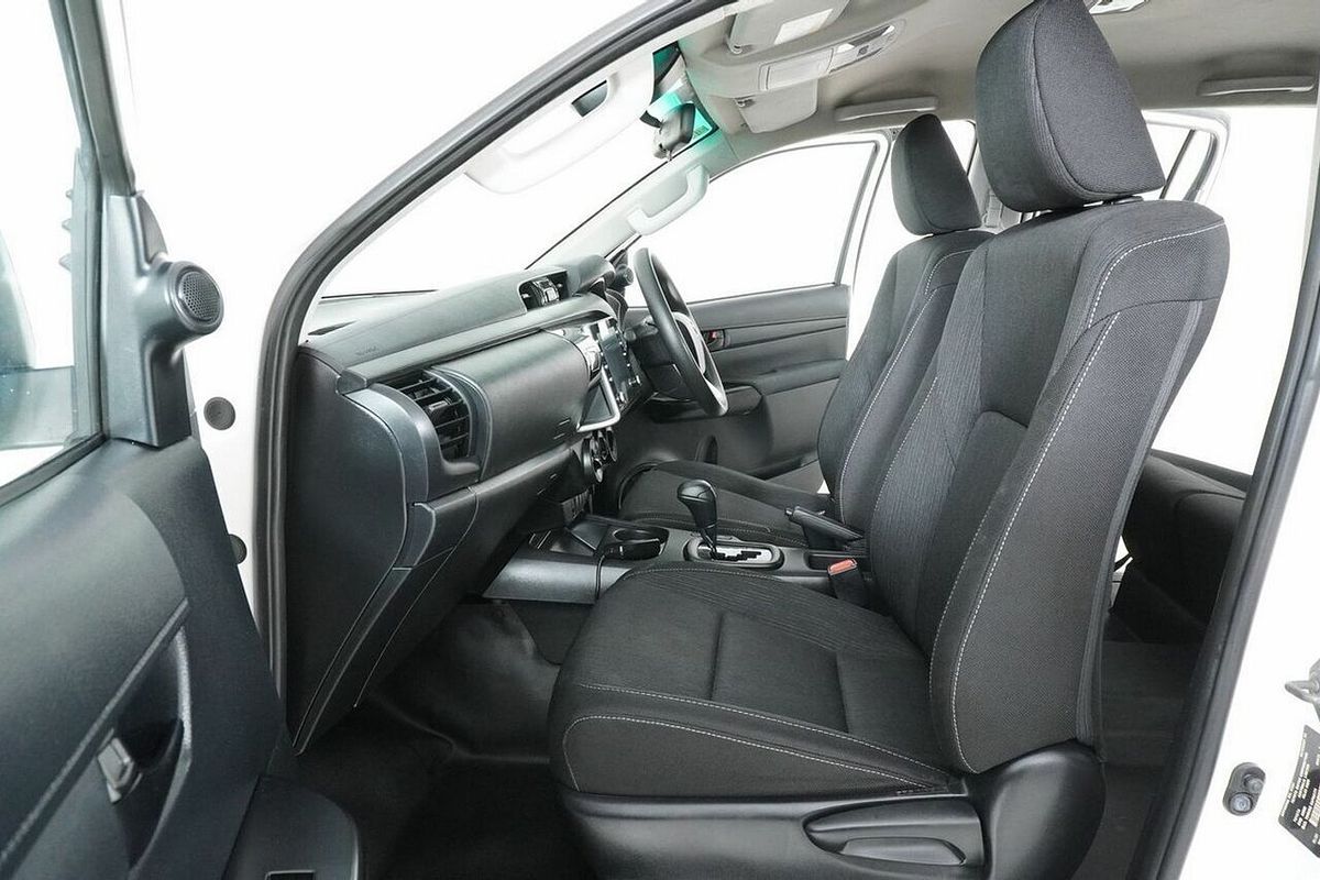 2021 Toyota Hilux SR (4x4) GUN126R Facelift 4X4