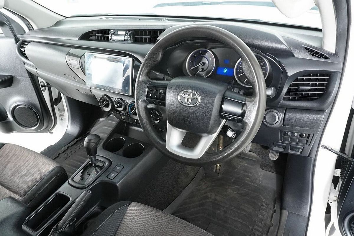 2016 Toyota Hilux SR (4x4) GUN126R 4X4