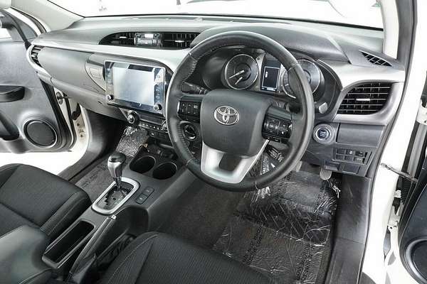 2021 Toyota Hilux SR5 (4x4) GUN126R Facelift 4X4