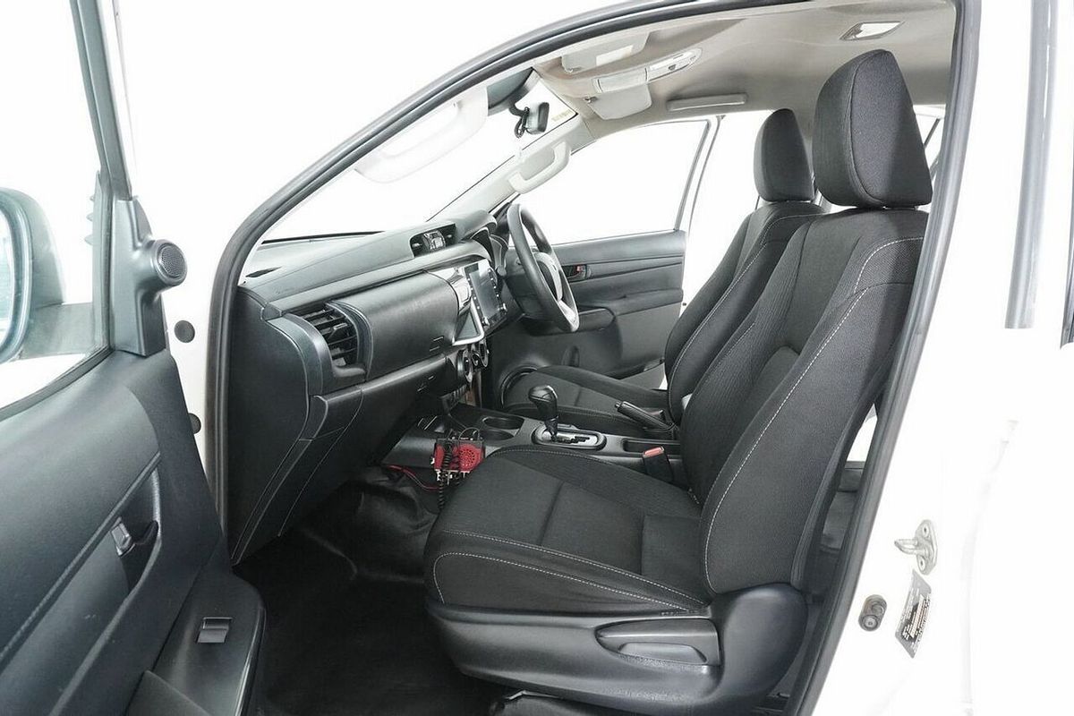 2020 Toyota Hilux SR (4x4) GUN126R Facelift 4X4