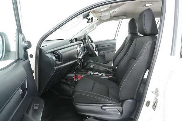 2020 Toyota Hilux SR (4x4) GUN126R Facelift 4X4