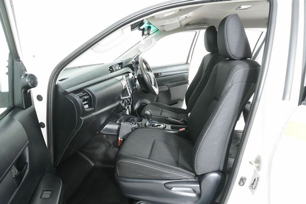 2020 Toyota Hilux SR (4x4) GUN126R Facelift 4X4