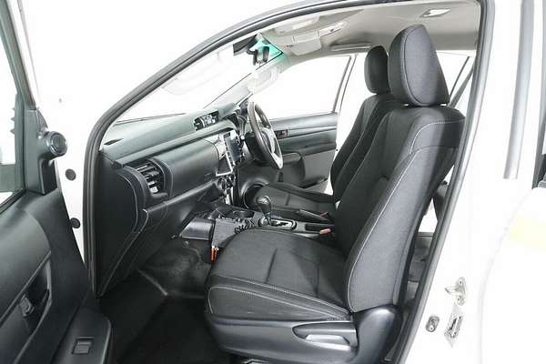 2020 Toyota Hilux SR (4x4) GUN126R Facelift 4X4