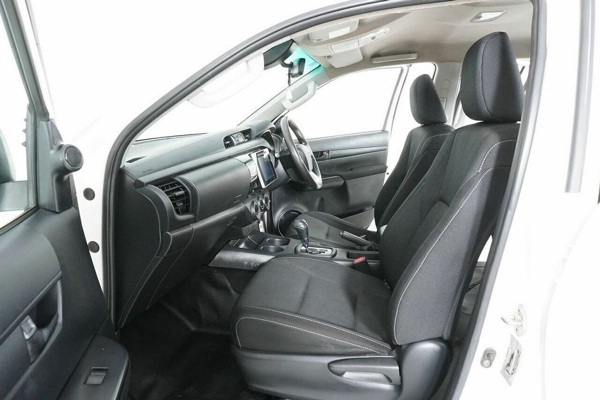 2020 Toyota Hilux SR (4x4) GUN126R Facelift 4X4