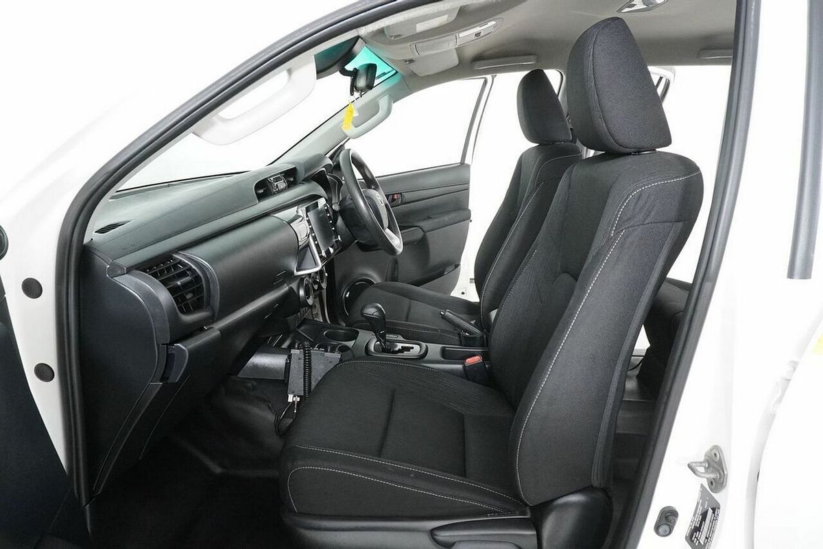 2020 Toyota Hilux SR (4x4) GUN126R Facelift 4X4