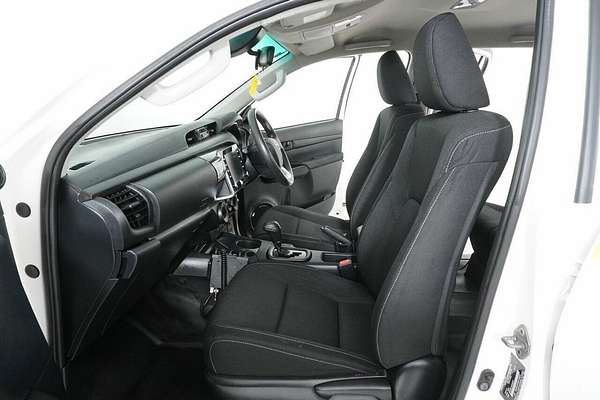2020 Toyota Hilux SR (4x4) GUN126R Facelift 4X4