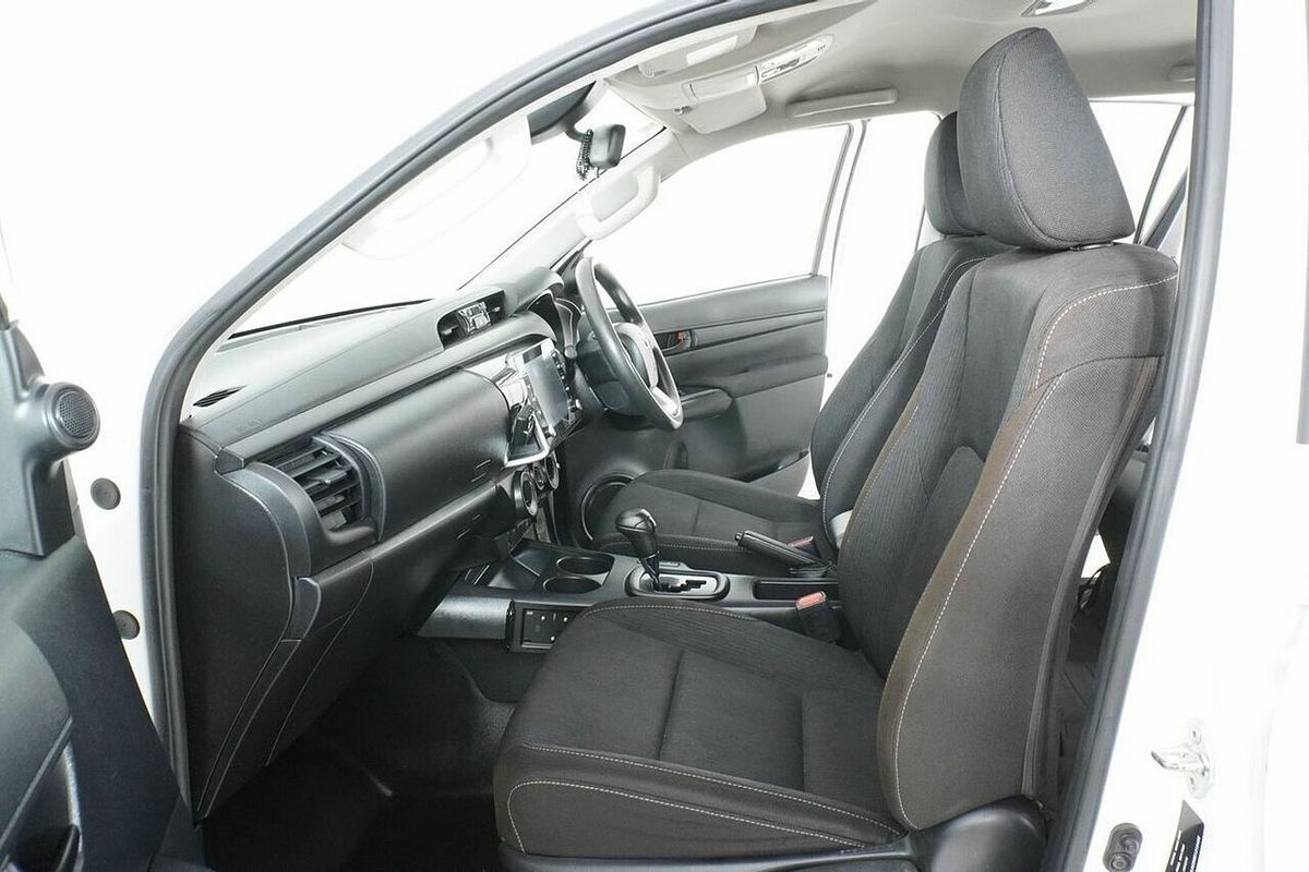 2022 Toyota Hilux SR (4x4) GUN126R 4X4
