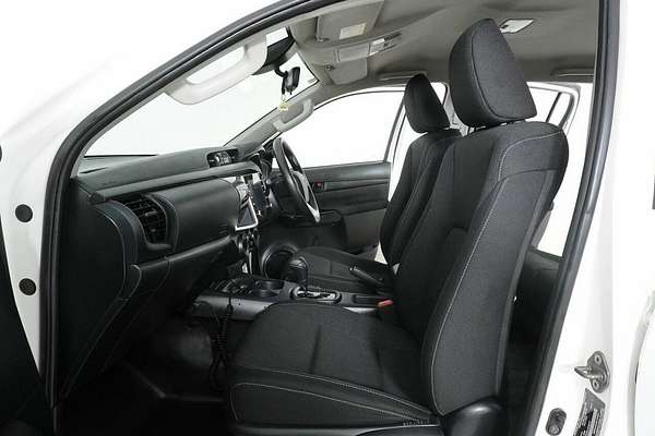 2021 Toyota Hilux SR (4x4) GUN126R Facelift 4X4