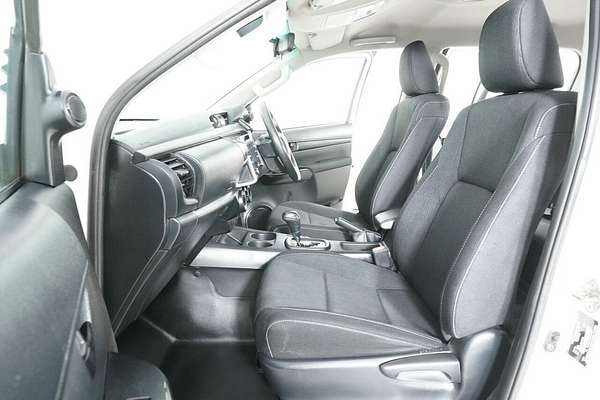2021 Toyota Hilux SR (4x4) GUN126R Facelift 4X4