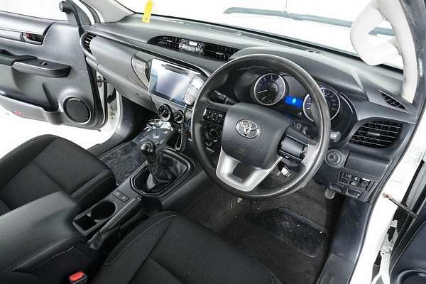 2015 Toyota Hilux SR (4x4) GUN126R 4X4