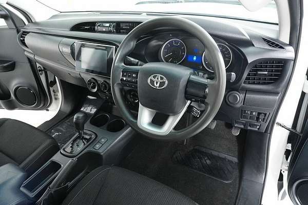 2016 Toyota Hilux SR (4x4) GUN126R 4X4