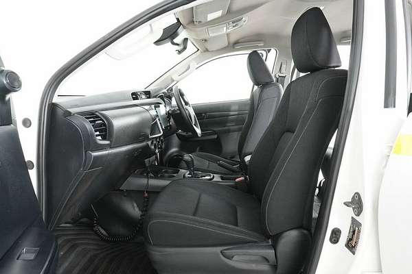 2021 Toyota Hilux SR (4x4) GUN126R Facelift 4X4