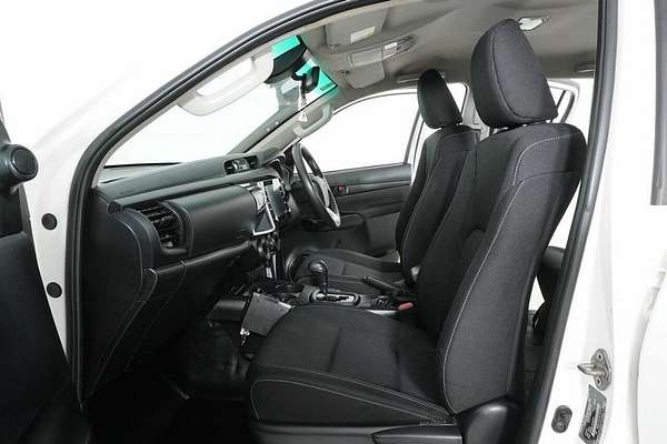2021 Toyota Hilux SR (4x4) GUN126R Facelift 4X4