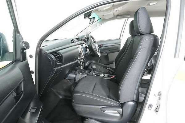 2021 Toyota Hilux SR (4x4) GUN126R Facelift 4X4