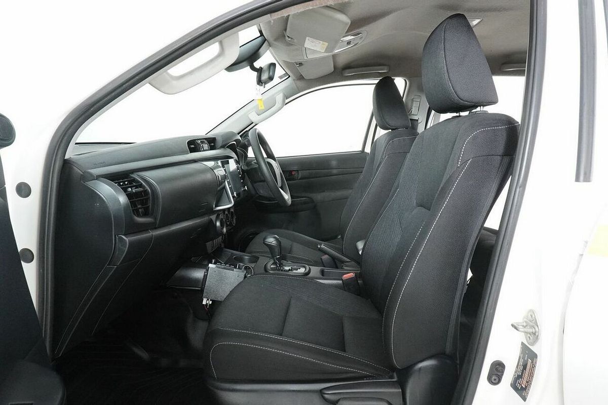 2021 Toyota Hilux SR (4x4) GUN126R Facelift 4X4