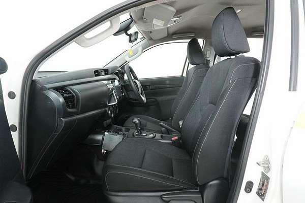 2021 Toyota Hilux SR (4x4) GUN126R Facelift 4X4