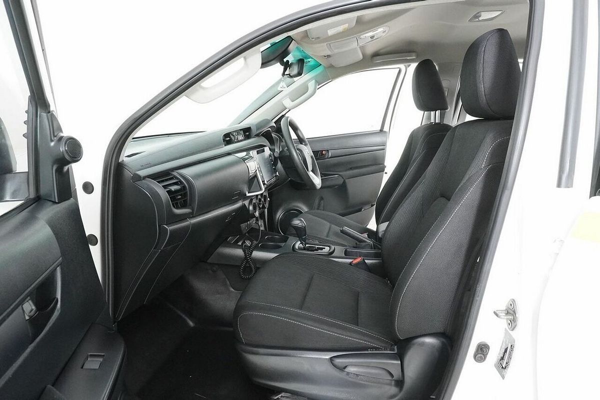 2021 Toyota Hilux SR (4x4) GUN126R Facelift 4X4
