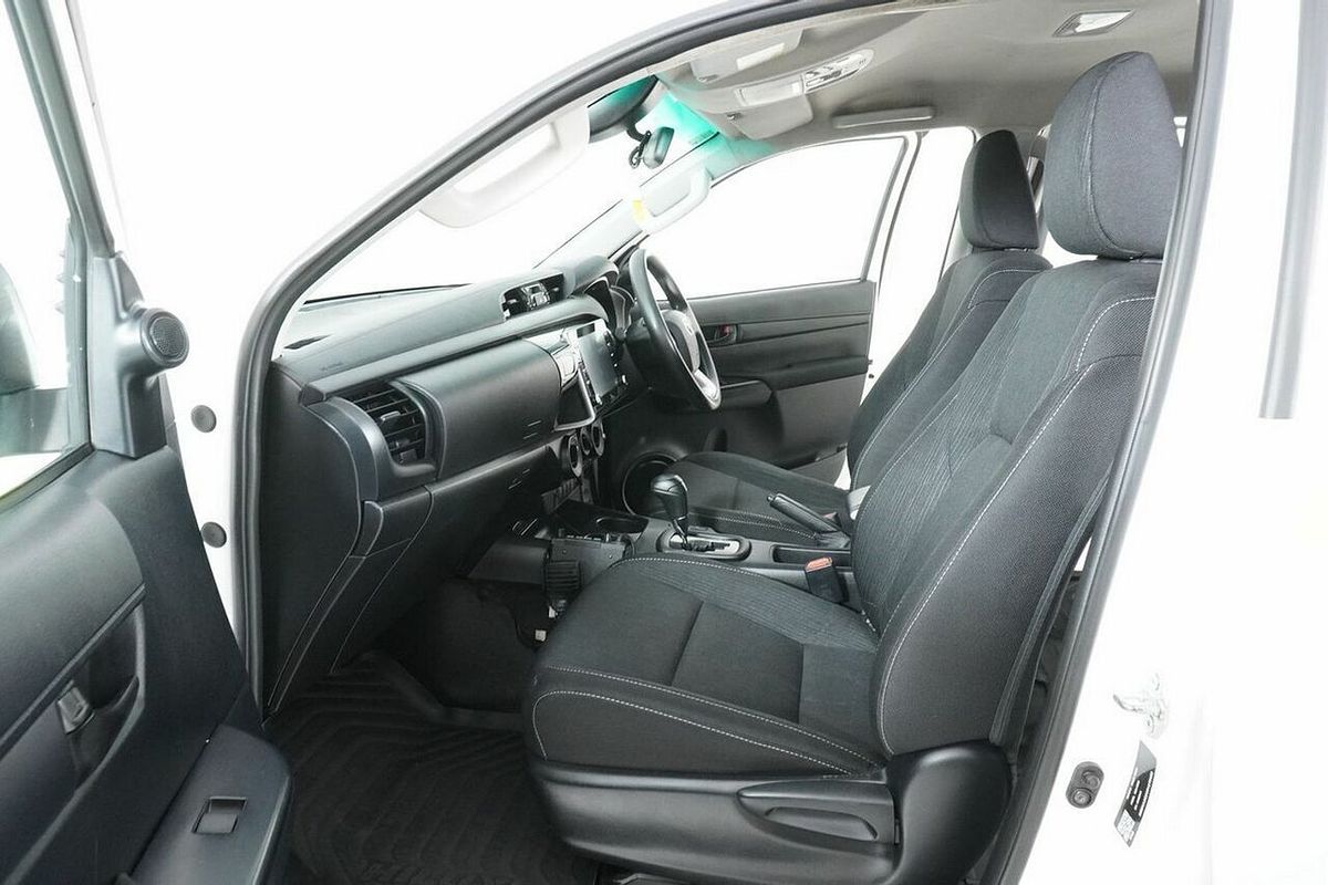 2022 Toyota Hilux SR (4x4) GUN126R 4X4