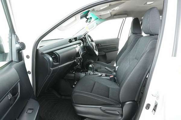 2022 Toyota Hilux SR (4x4) GUN126R 4X4