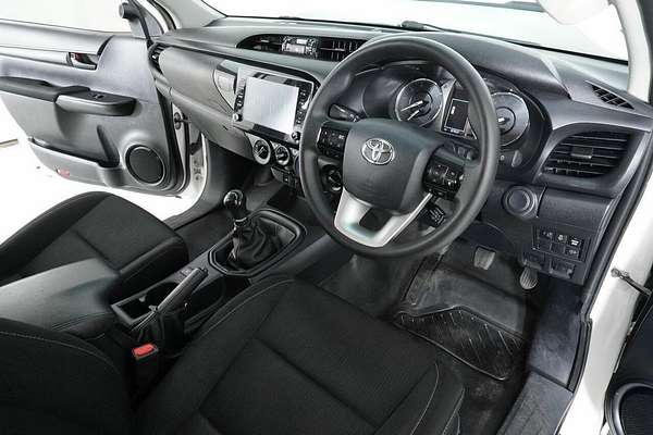 2020 Toyota Hilux SR (4x4) GUN126R Facelift 4X4