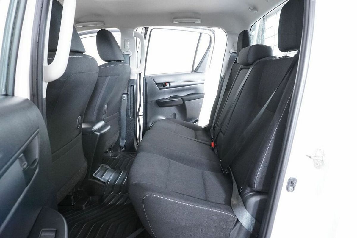 2020 Toyota Hilux SR (4x4) GUN126R Facelift 4X4