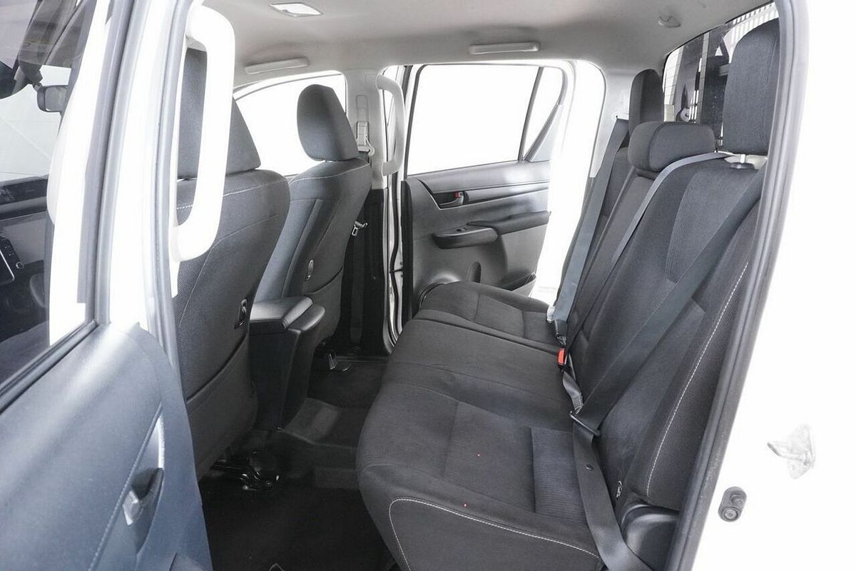 2020 Toyota Hilux SR (4x4) GUN126R Facelift 4X4
