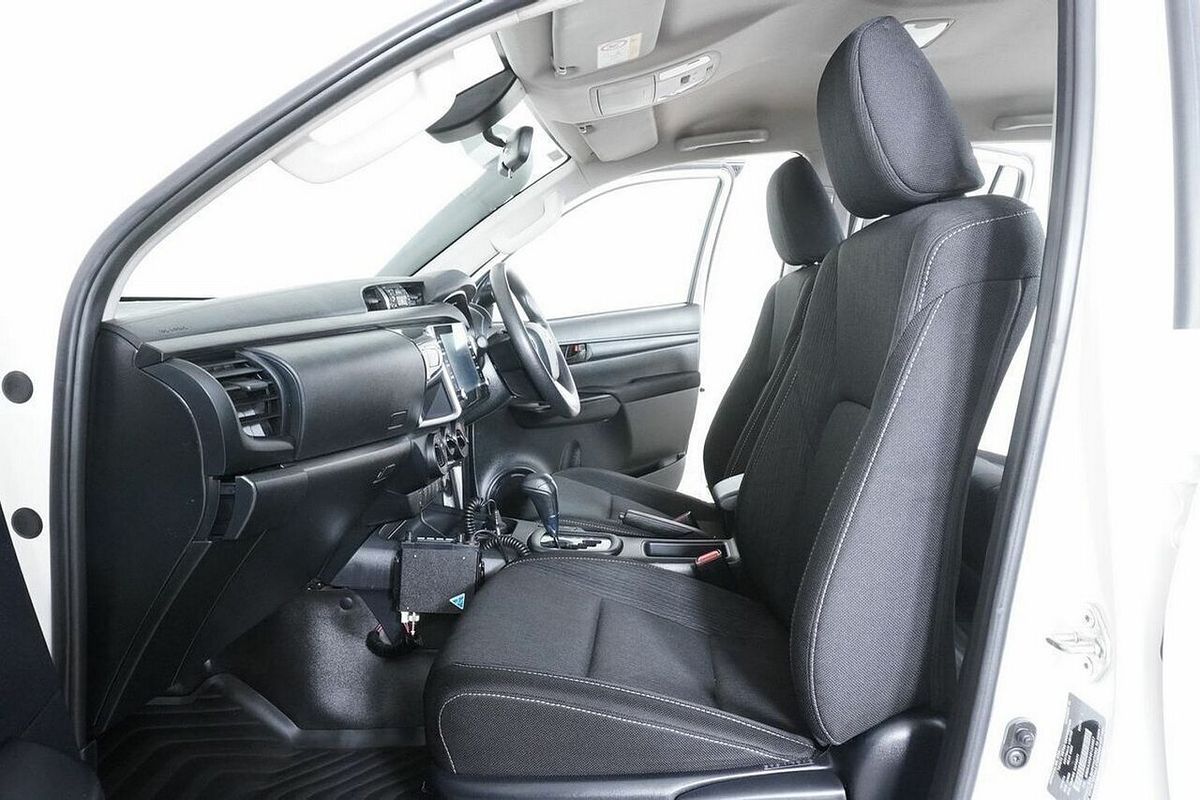 2020 Toyota Hilux SR (4x4) GUN126R Facelift 4X4