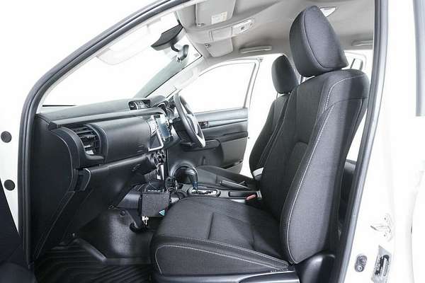 2020 Toyota Hilux SR (4x4) GUN126R Facelift 4X4