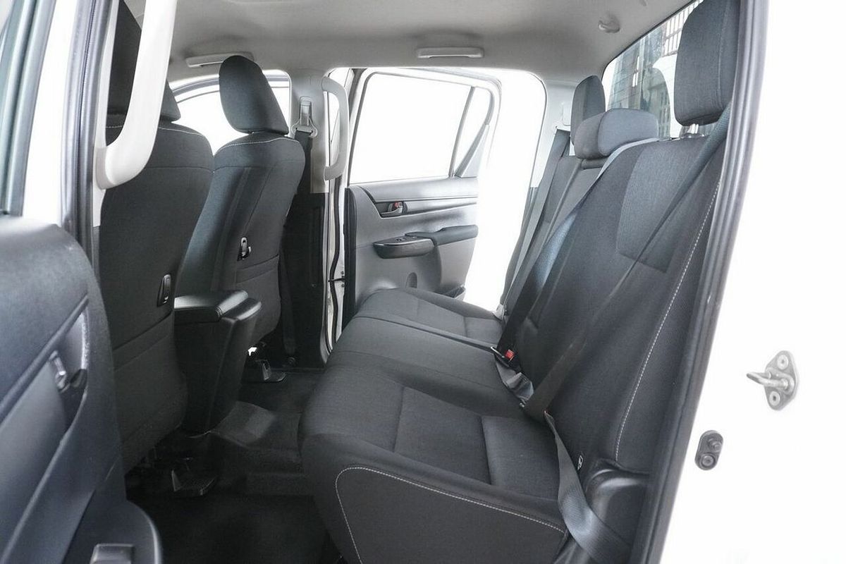 2021 Toyota Hilux SR (4x4) GUN126R Facelift 4X4