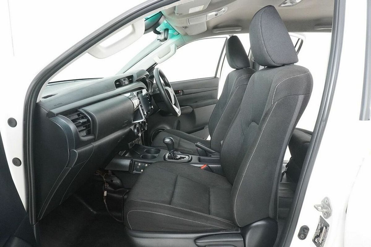 2020 Toyota Hilux SR (4x4) GUN126R Facelift 4X4