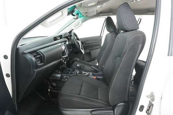 2020 Toyota Hilux SR (4x4) GUN126R Facelift 4X4