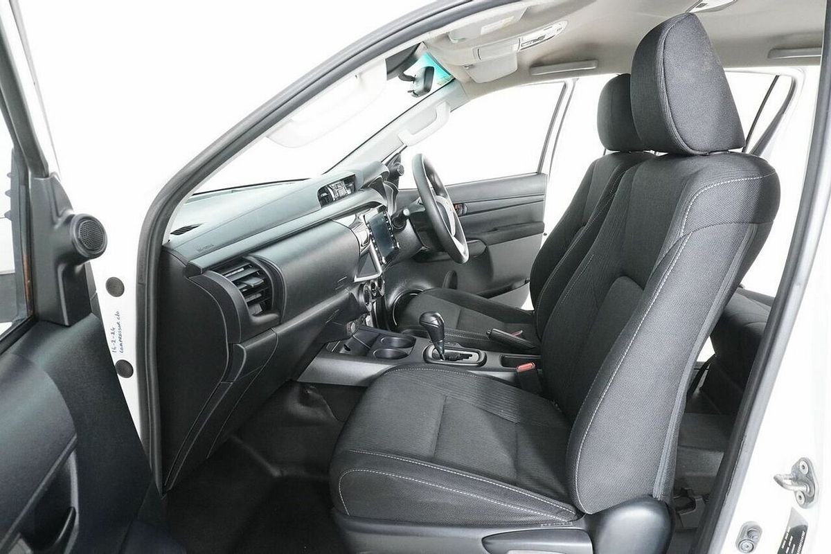 2022 Toyota Hilux SR (4x4) GUN126R 4X4