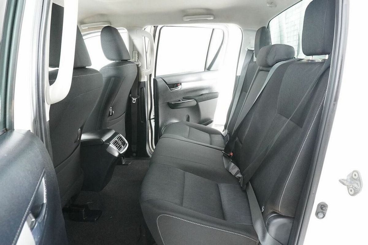 2021 Toyota Hilux SR5 (4x4) GUN126R Facelift 4X4
