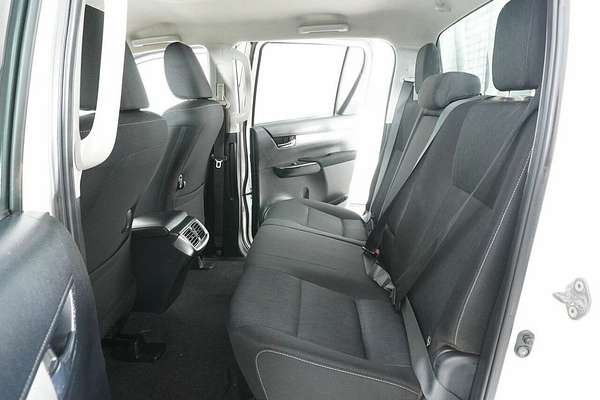 2021 Toyota Hilux SR5 (4x4) GUN126R Facelift 4X4