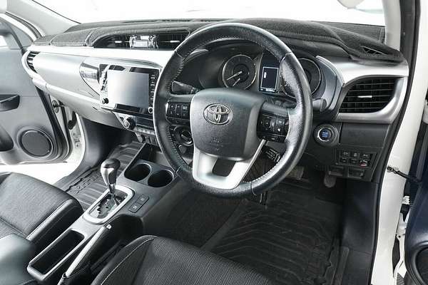 2021 Toyota Hilux SR5 (4x4) GUN126R Facelift 4X4