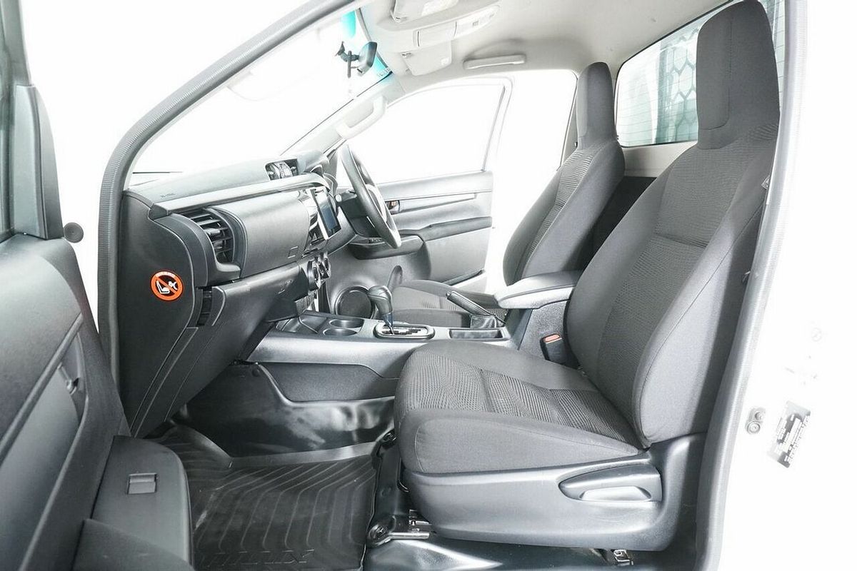 2017 Toyota Hilux SR (4x4) GUN126R 4X4